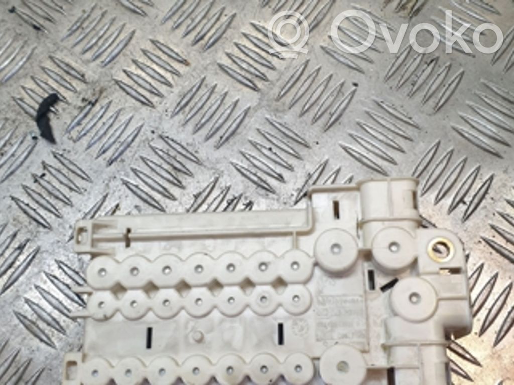 BMW 5 E39 Fuse module 