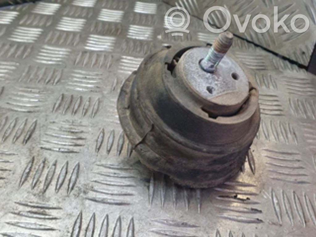 BMW 5 E39 Engine mount bracket 