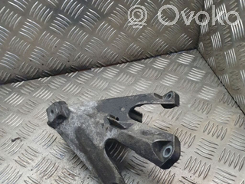 Audi A4 S4 B6 8E 8H Engine mounting bracket 