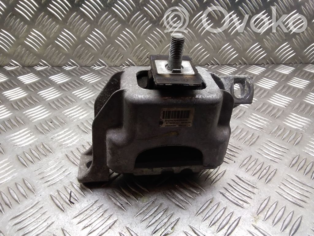 Engine mount bracket   677864501,G2005000