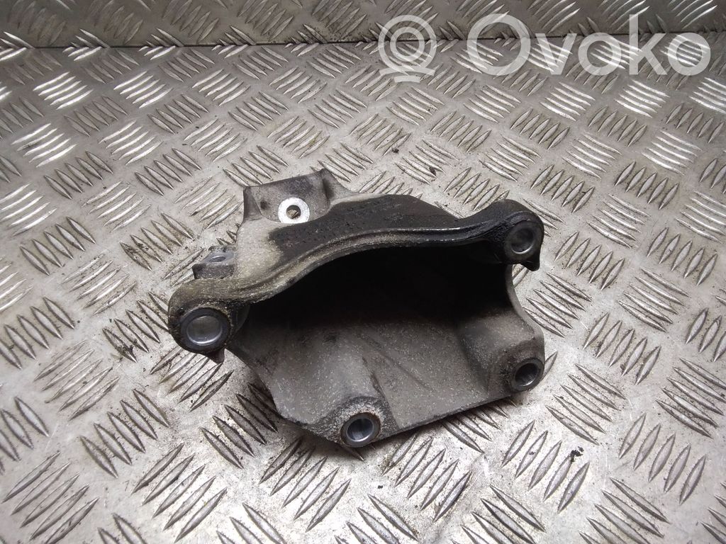 Audi A4 S4 B7 8E 8H Engine mounting bracket 