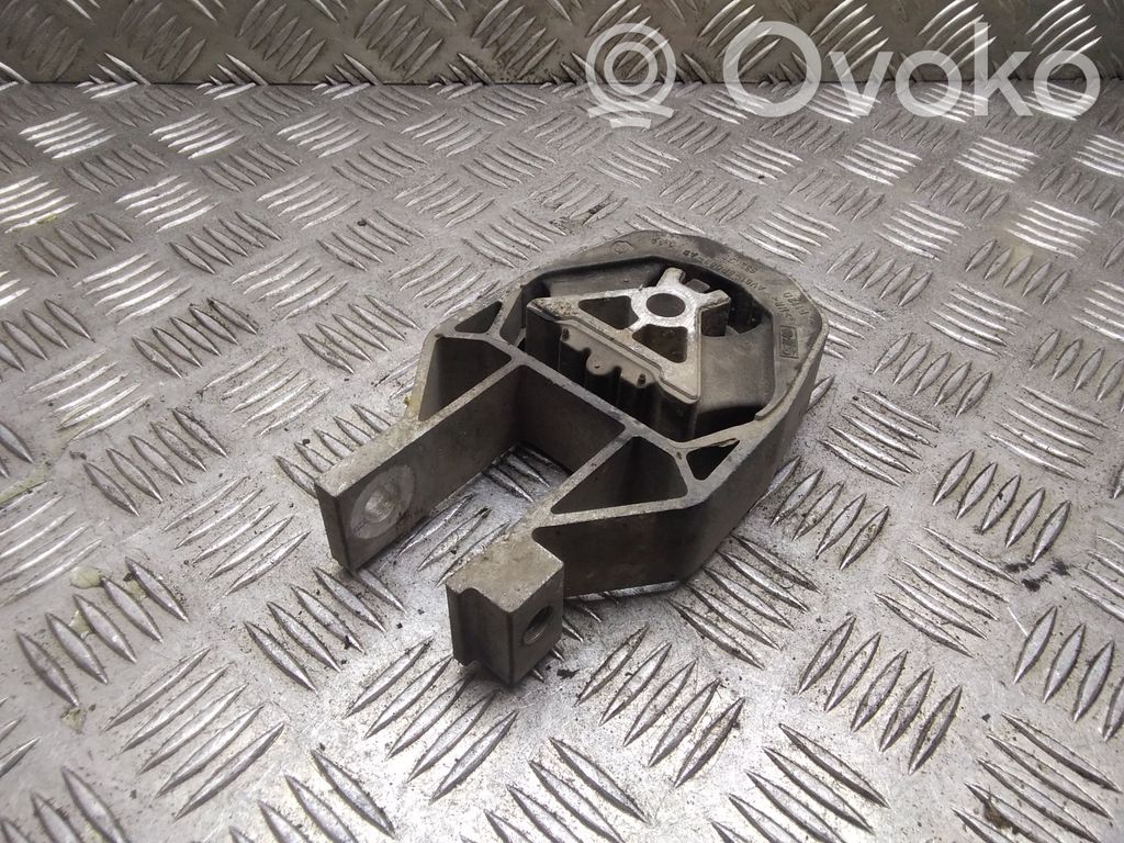 Volvo C30 Engine mount bracket 
