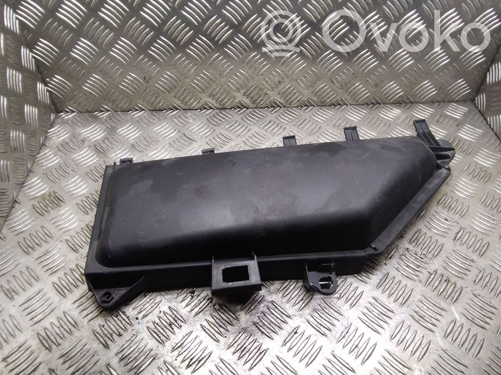 BMW 5 E60 E61 Oro mikrofiltro dangtelis 