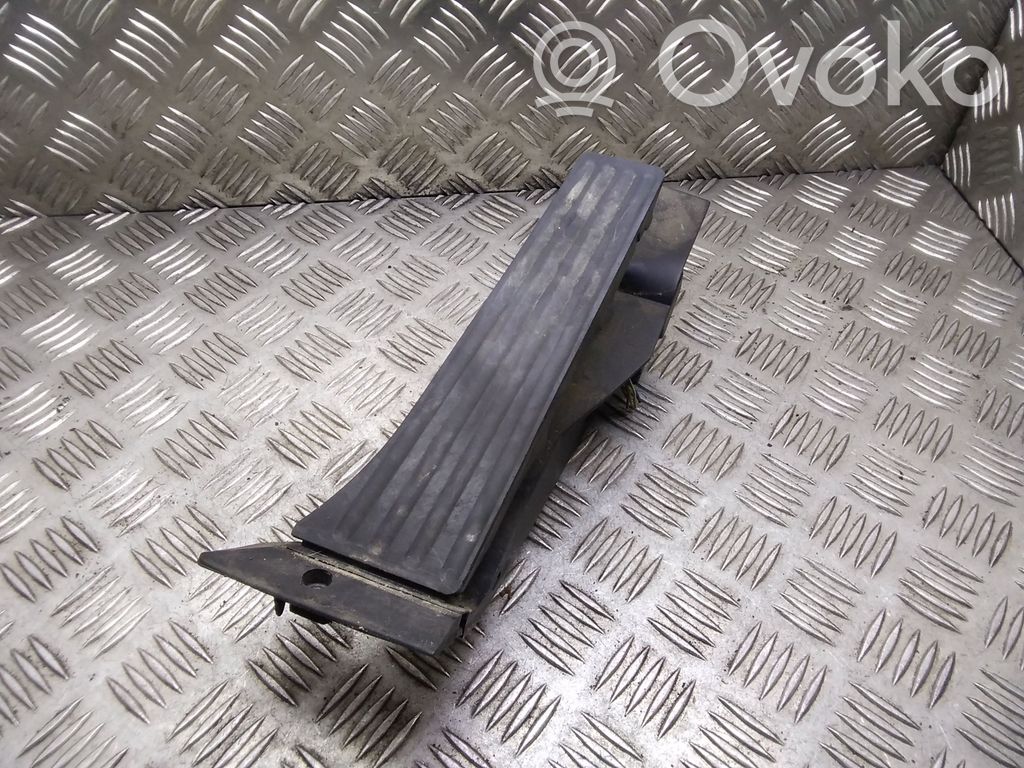 BMW 7 E65 E66 Akseleratora pedālis 