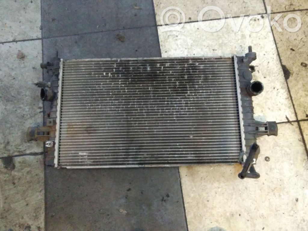 Opel Zafira B Coolant radiator 