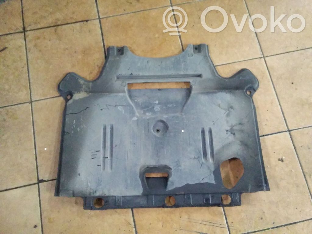 Audi A5 8T 8F Osłona środkowa podwozia 