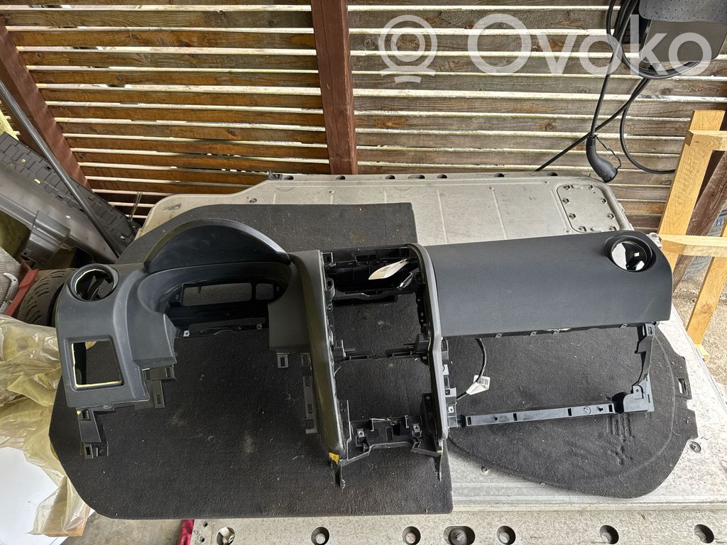 Deska rozdzielcza   68200JD900,P10100A77500,98515JD01B,08340417LG,620285300AD,PL01099560