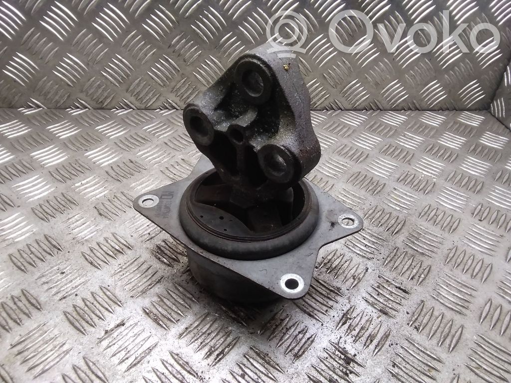 Opel Vectra C Engine mount bracket 