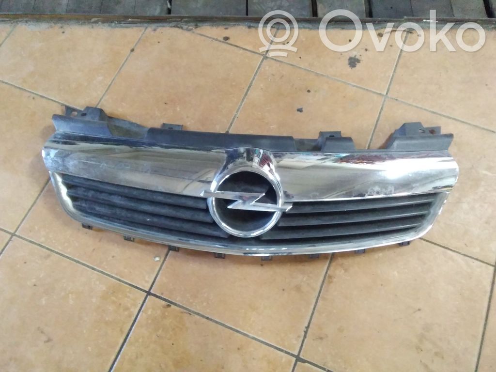 Opel Zafira B Etupuskurin ylempi jäähdytinsäleikkö 