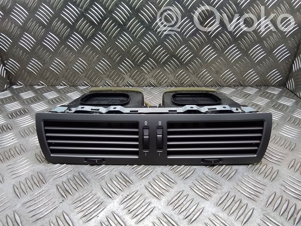 BMW 7 E65 E66 Centrinės oro grotelės 