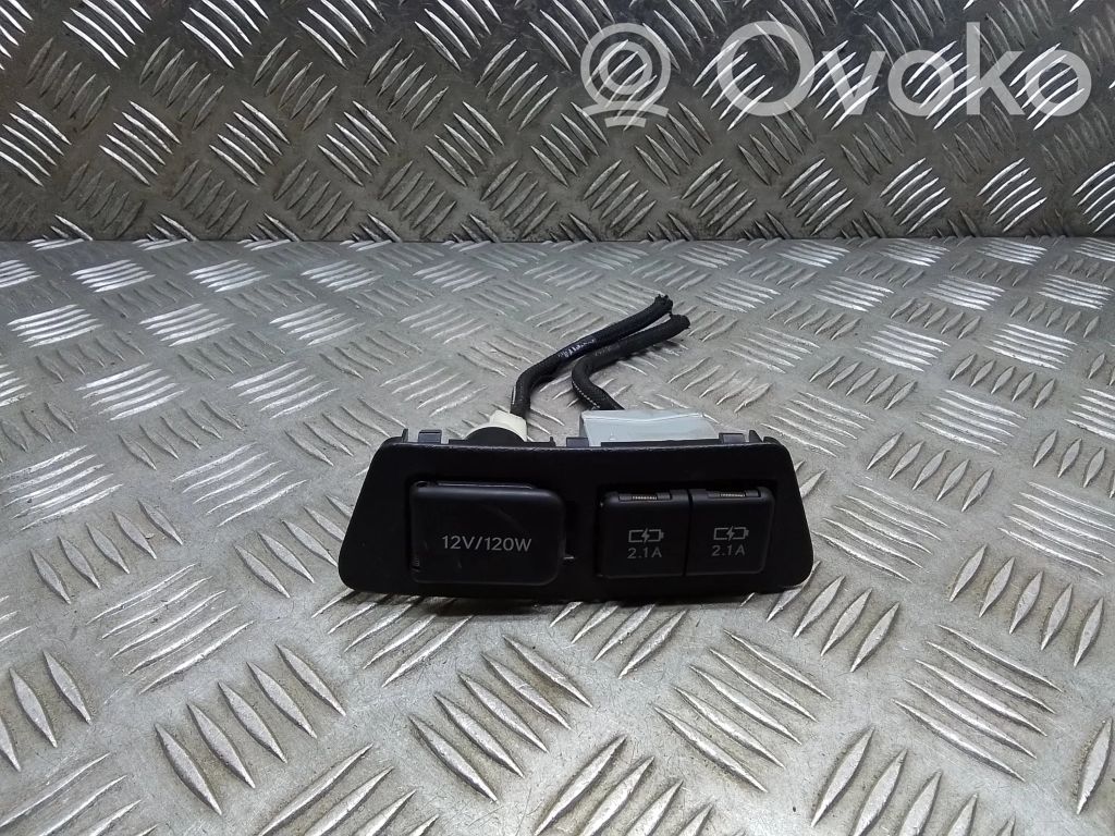 Lexus ES 300h (7th Gen) USB socket connector 