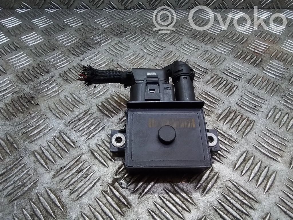 BMW X3 E83 Hehkutulpan esikuumennuksen rele 