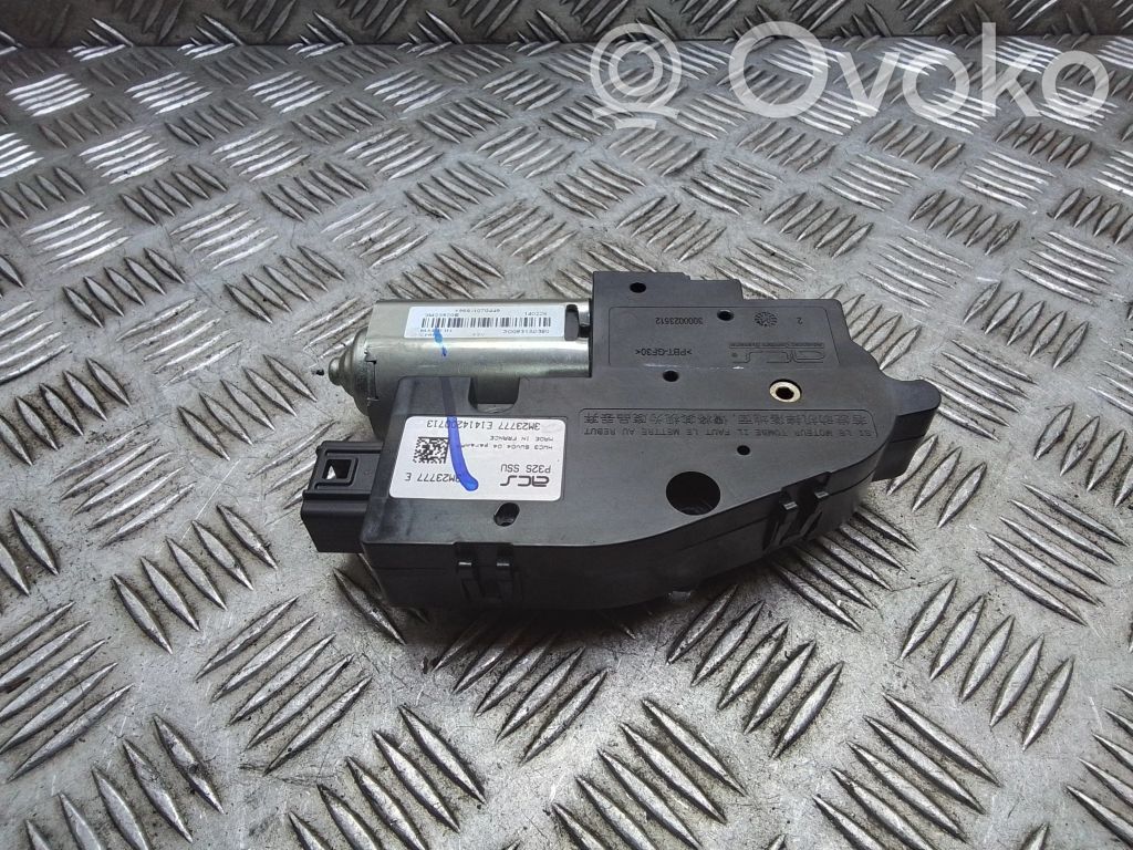 Nissan Qashqai Silniczek szyberdachu 
