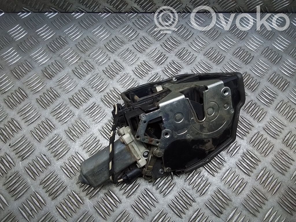 BMW 7 E65 E66 Galinių durų spyna 