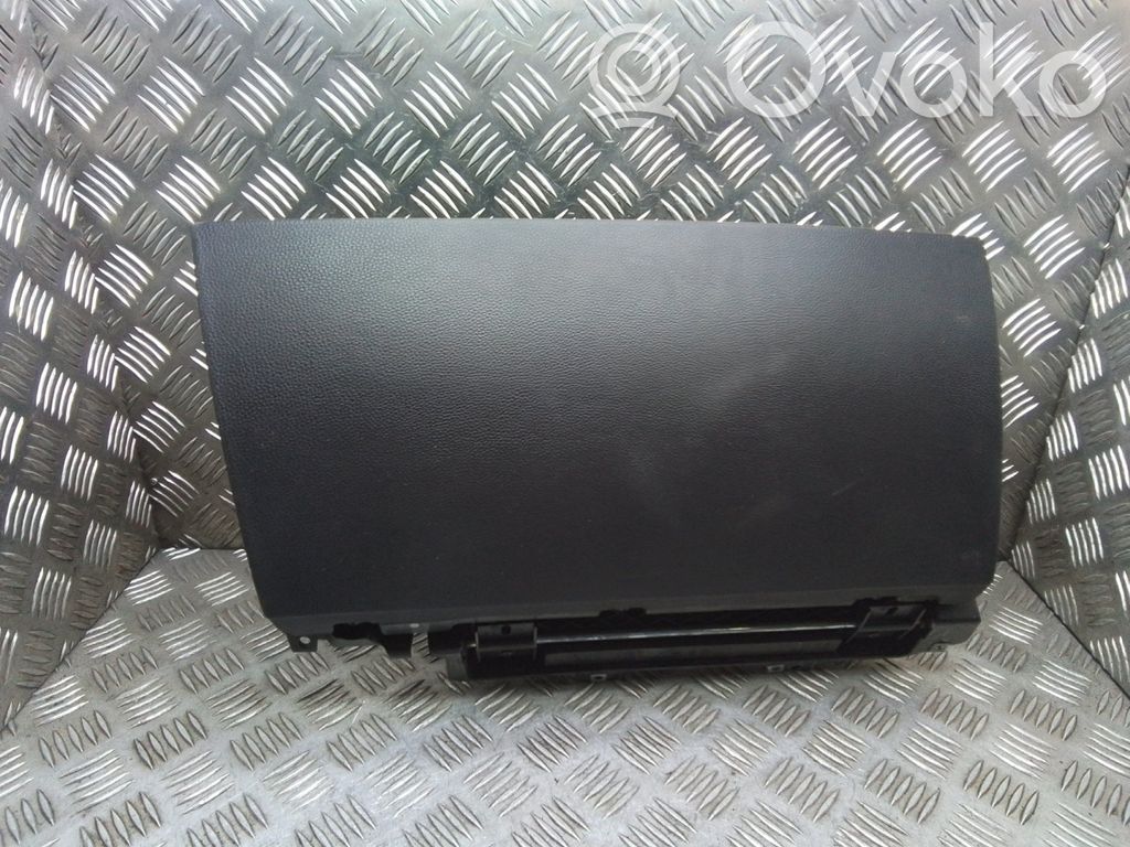 BMW 7 E65 E66 Mantu nodalījums 