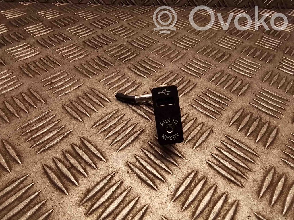 BMW 5 F10 F11 USB socket connector 