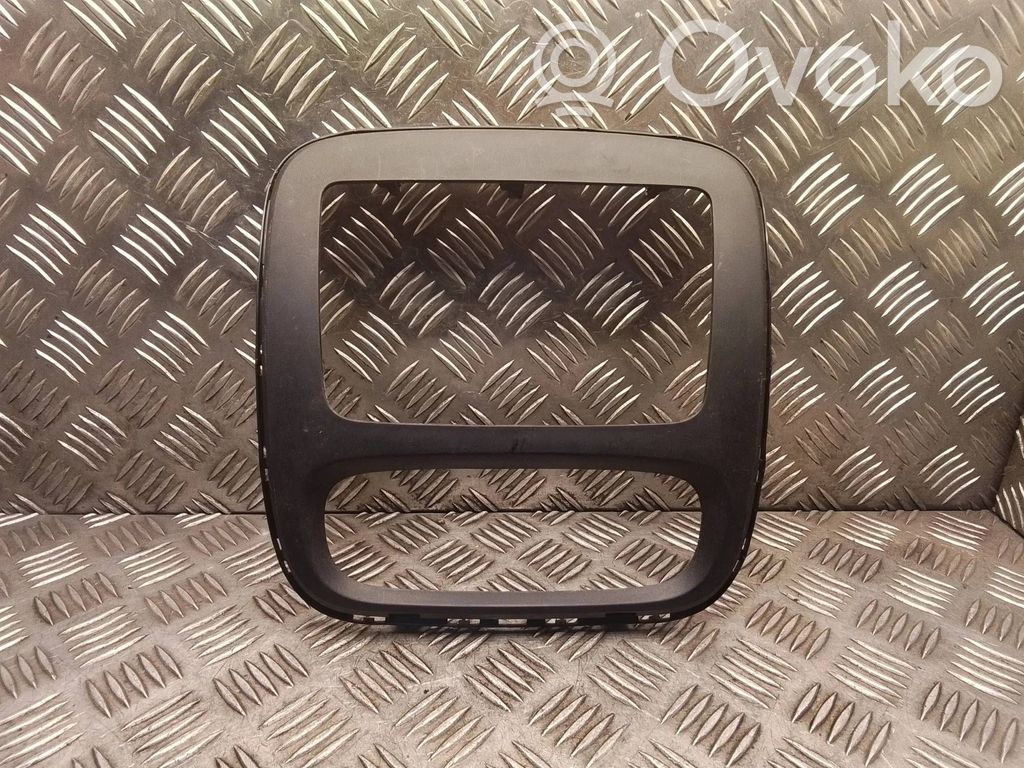 Opel Vivaro Konsola środkowa / Radio / GPS 