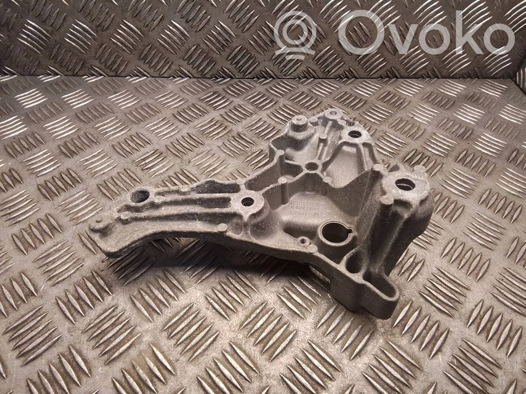 Opel Vivaro Engine mounting bracket 