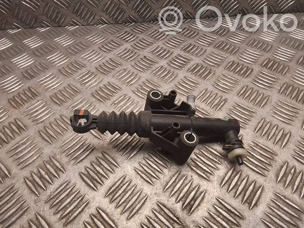 Opel Vivaro Główny cylinder sprzęgła 