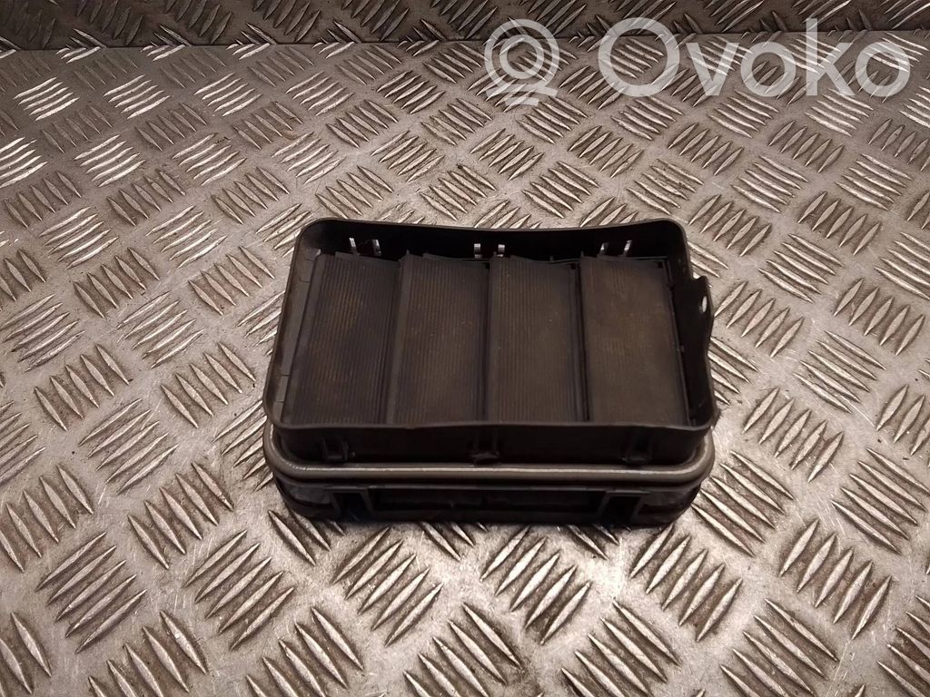 BMW X1 E84 Quarter panel pressure vent 