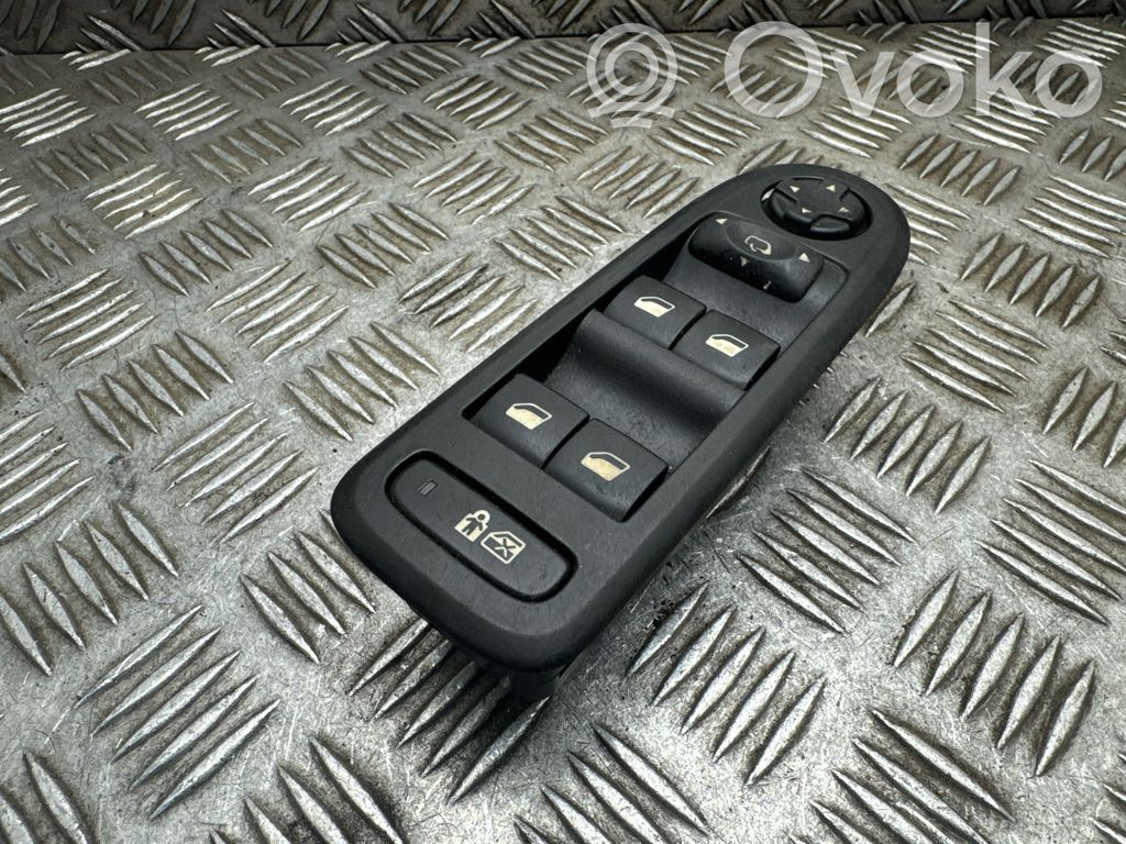 Peugeot 308 Electric window control switch 