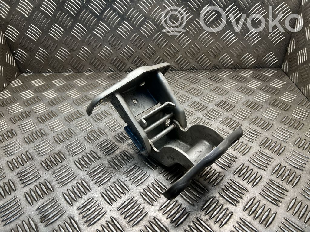 Opel Vivaro Loading door upper hinge 