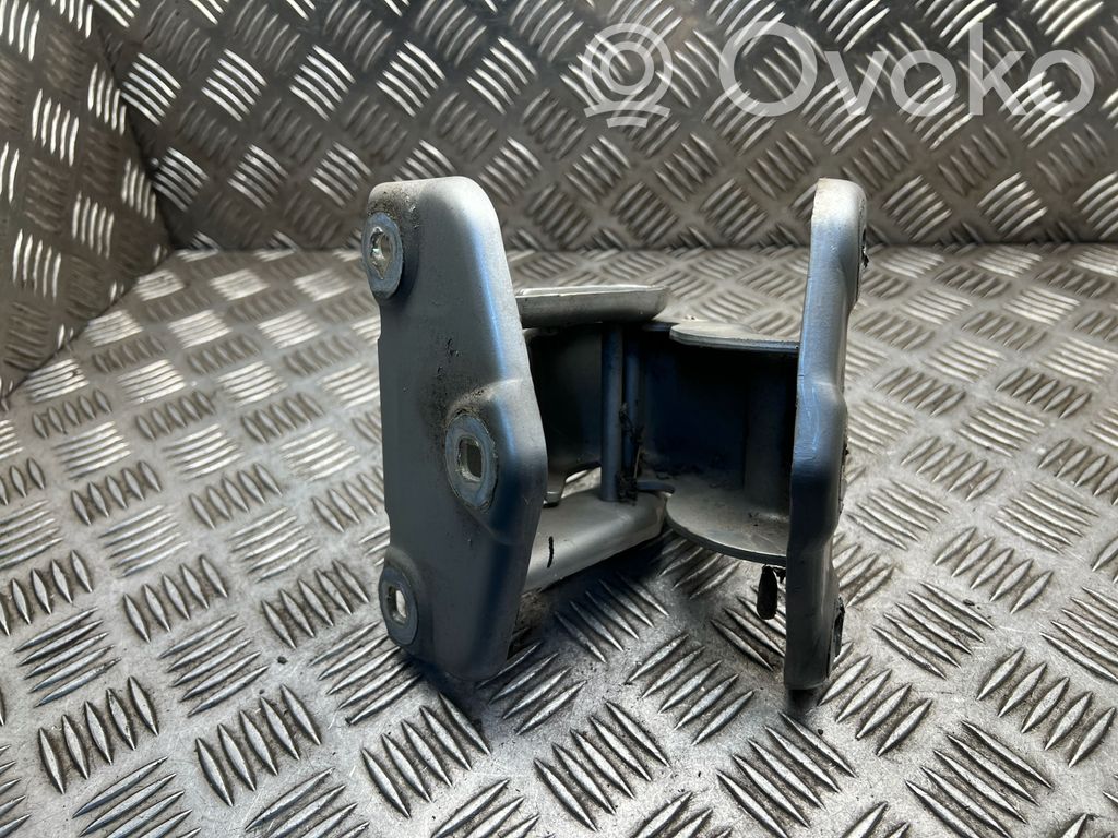 Opel Vivaro Loading door lower hinge 