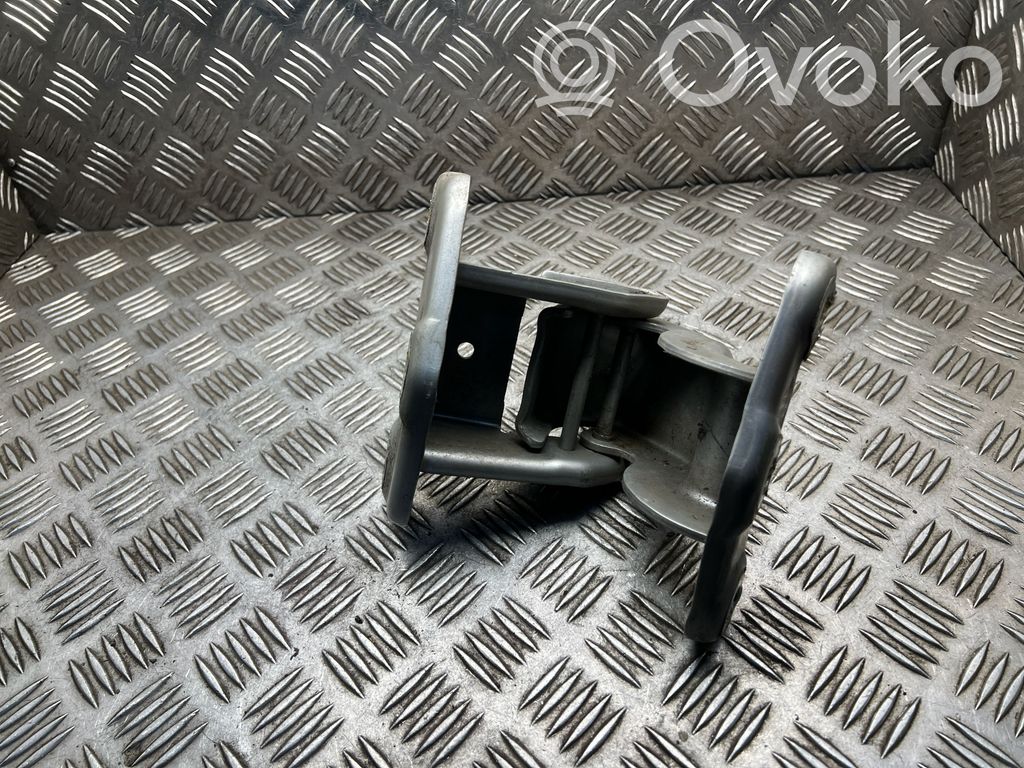 Opel Vivaro Loading door lower hinge 