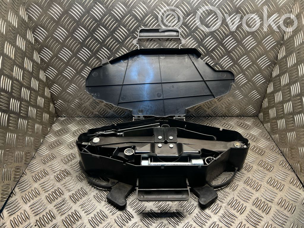 Opel Vivaro Tool set 