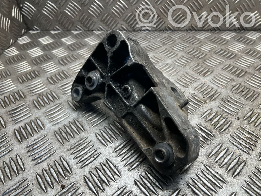 Volkswagen Transporter - Caravelle T5 Engine mounting bracket 