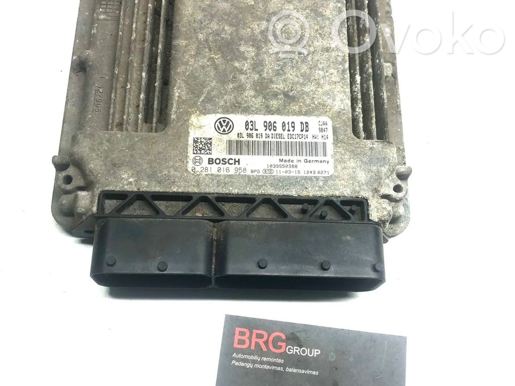 Volkswagen Golf VI Engine control unit/module 