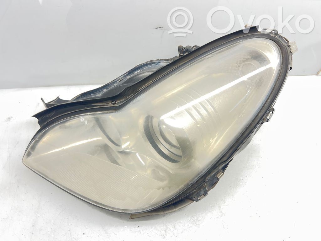 Mercedes-Benz CLS C219 Lampa przednia 