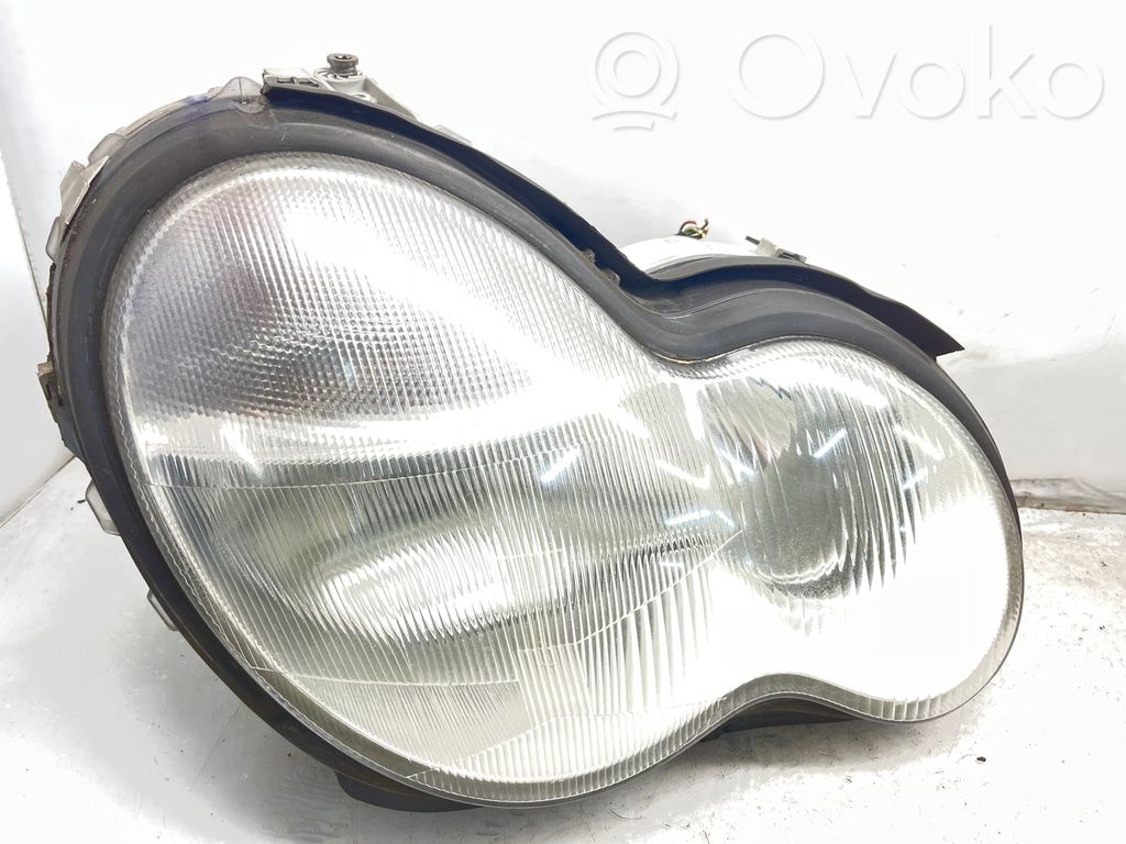 Mercedes-Benz C W203 Lampa przednia 