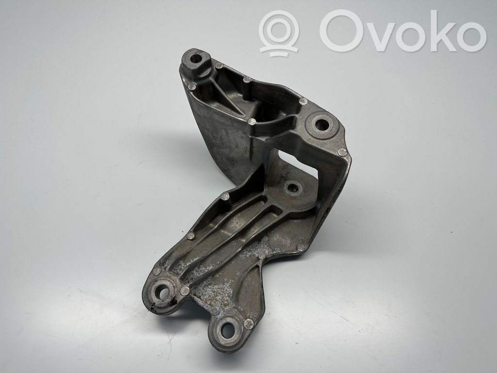 Volkswagen Amarok Engine mounting bracket 