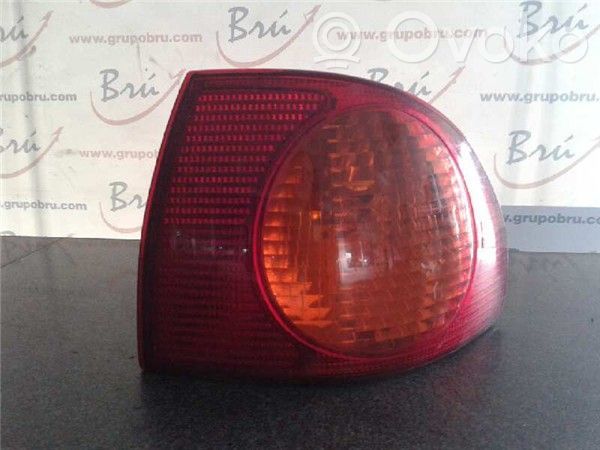 Toyota Corolla E110 Lámpara de faros/luces traseros 