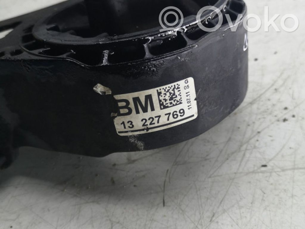 Engine mount bracket   13227769,2300061