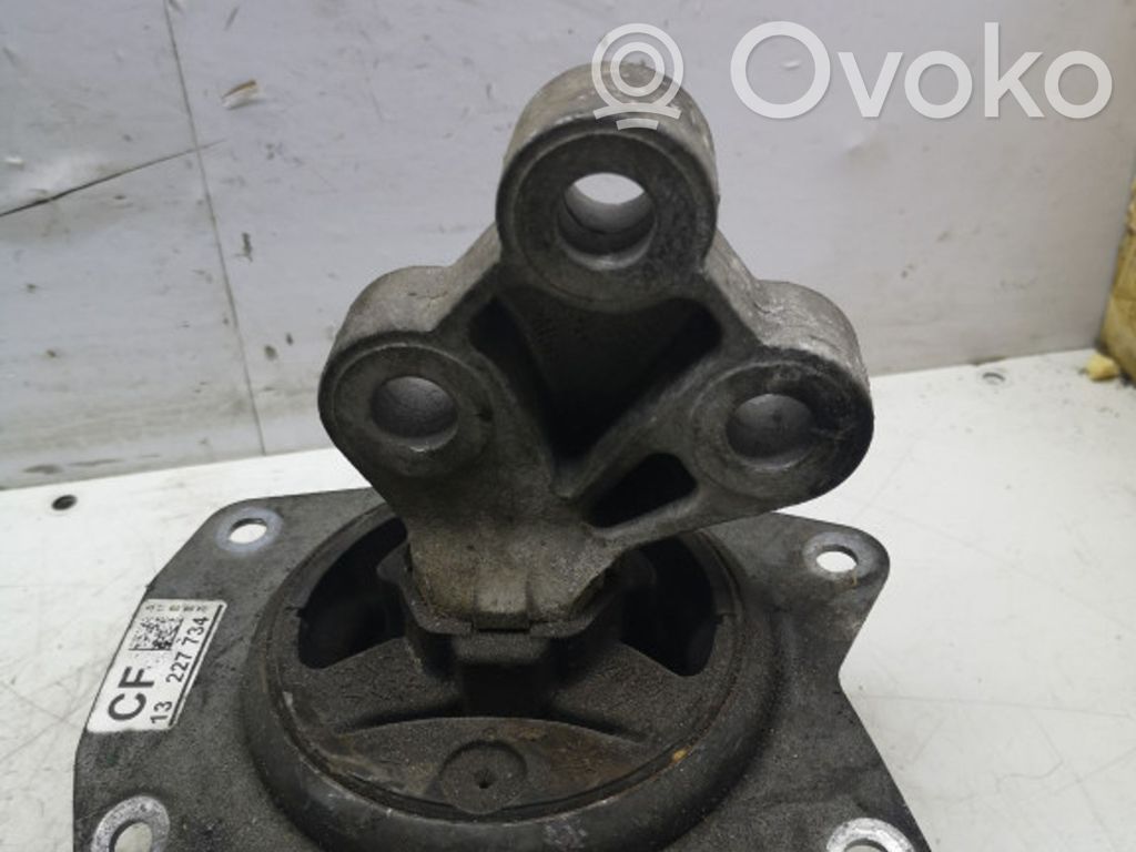 Opel Insignia A Engine mount bracket 