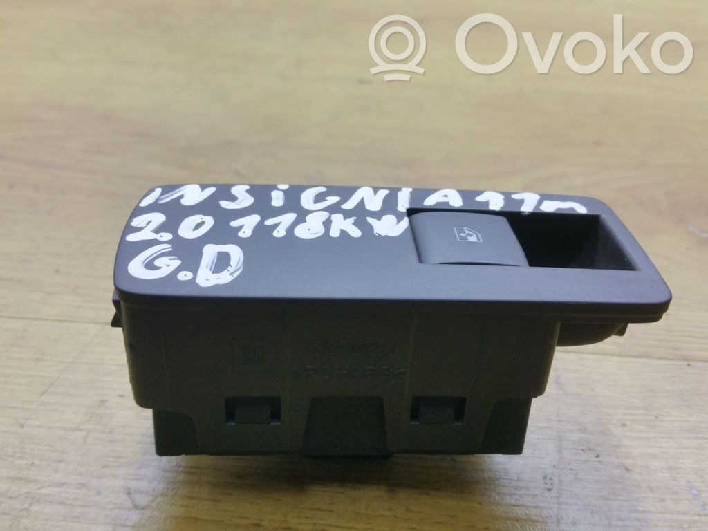 Opel Insignia A Electric window control switch 