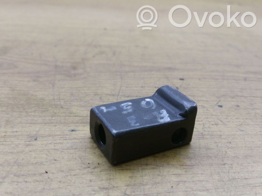 Abrazadera del inyector de combustible