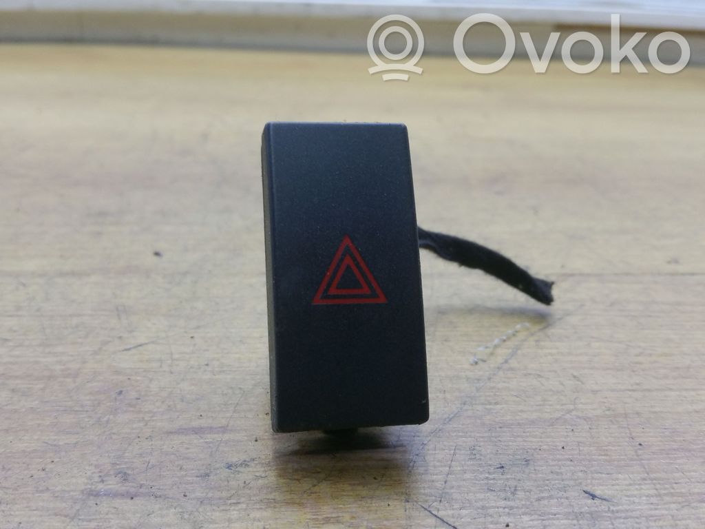 Botón interruptor de luz de peligro   3M5T13A350AB