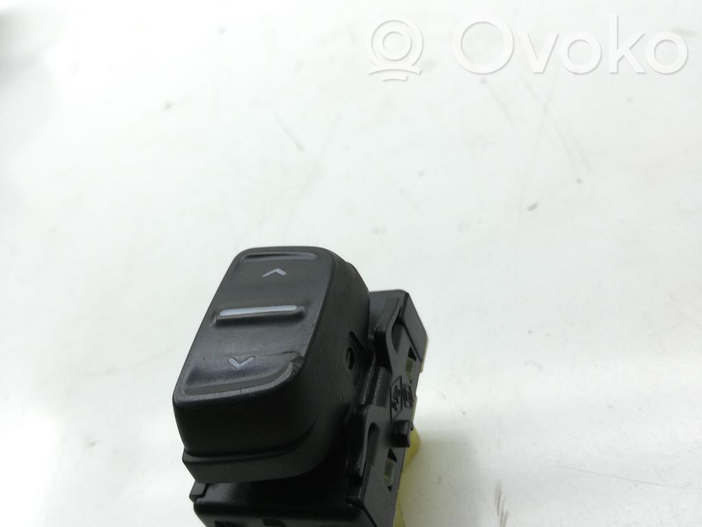 Dacia Sandero Electric window control switch 