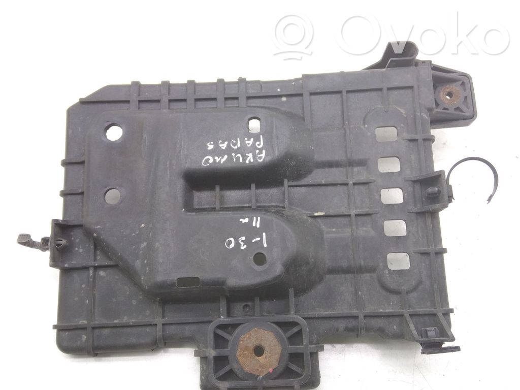 Hyundai i30 Battery tray 