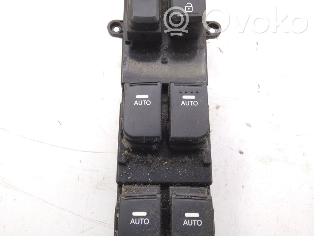 Electric window control switch   935702T920