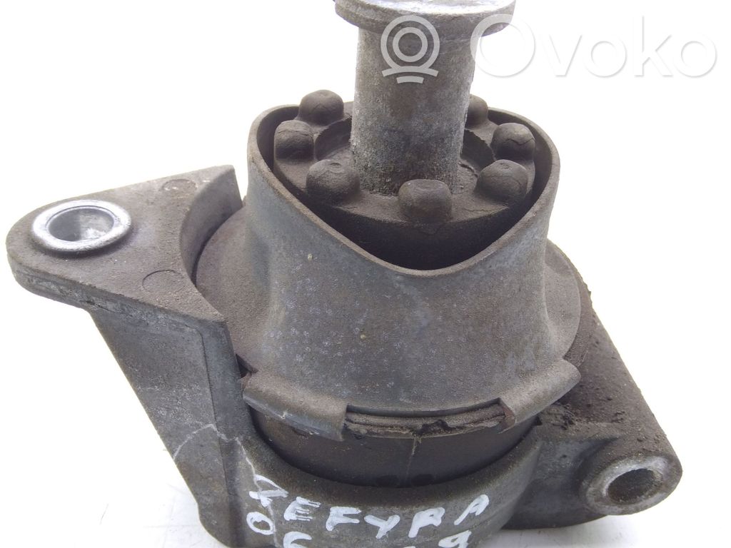 Opel Zafira B Engine mount bracket 