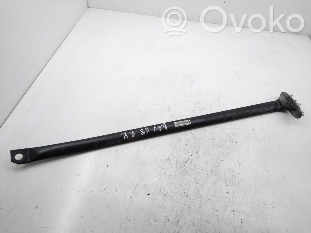 BMW 1 E81 E87 Kita variklio skyriaus detalė 