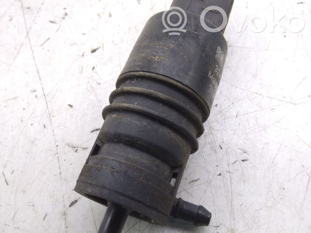 Chevrolet Captiva Windscreen/windshield washer pump 