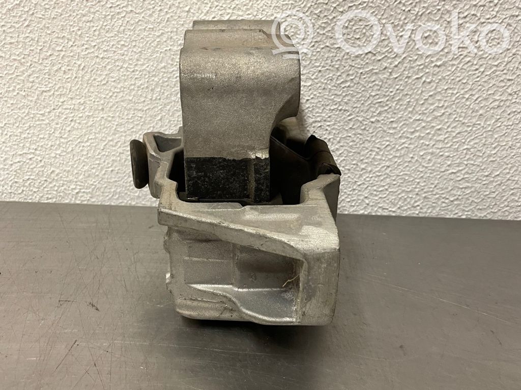 Jeep Grand Cherokee Engine mount bracket 