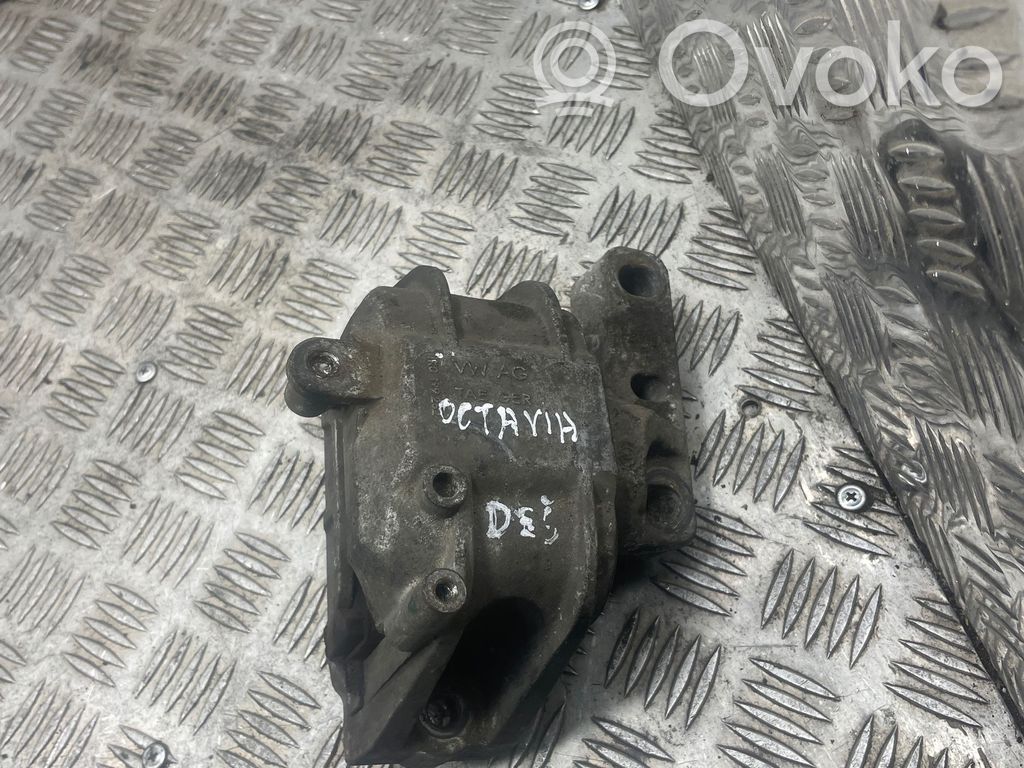 Skoda Octavia Mk2 (1Z) Engine mount bracket 