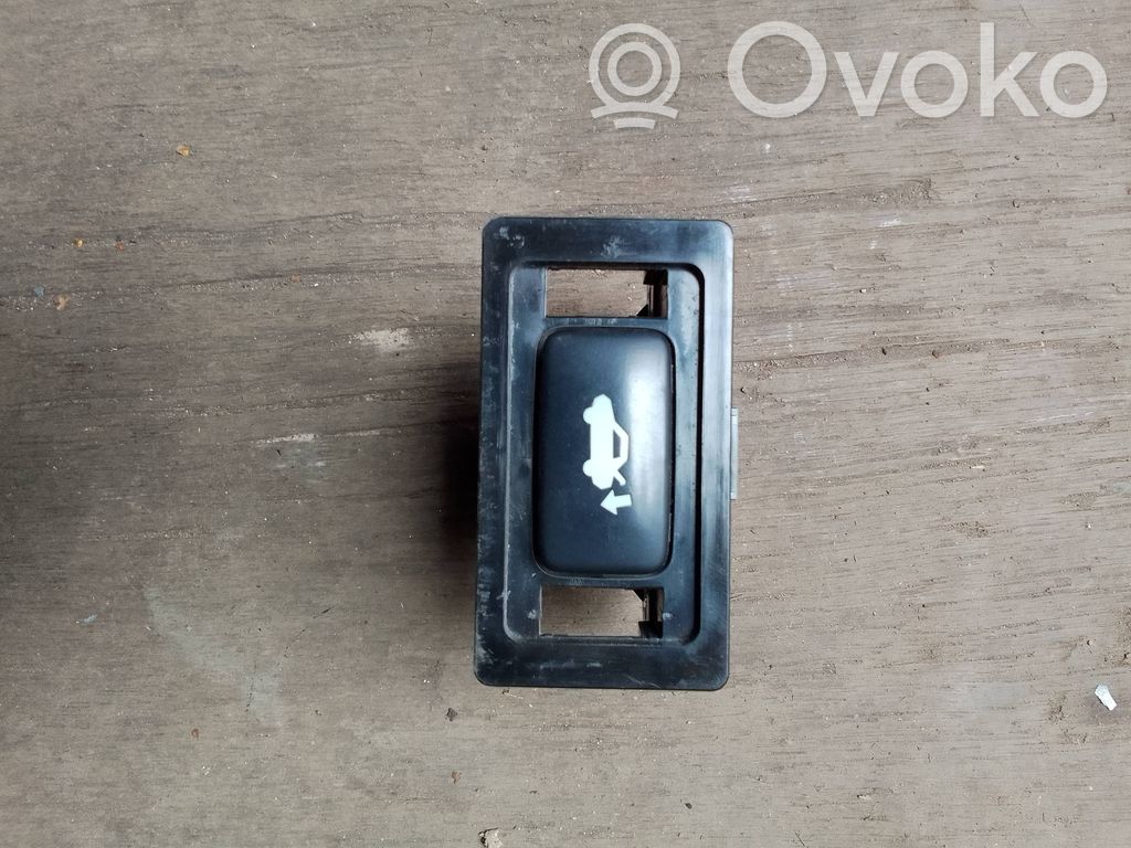 Tailgate/boot open switch button   15C081,0814T24