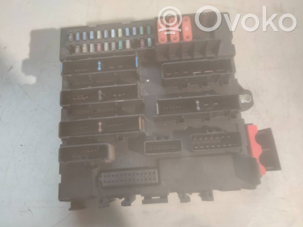 Opel Vectra C Skrzynka bezpieczników / Komplet 